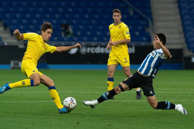 CBA夏联-刘颜诚23+7广州大胜江苏 闫实16分